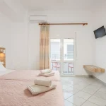 Μεγάλο Δίκλινο Δωμάτιο τύπου Studio με Μπαλκόνι και θέα στη Θάλασσα